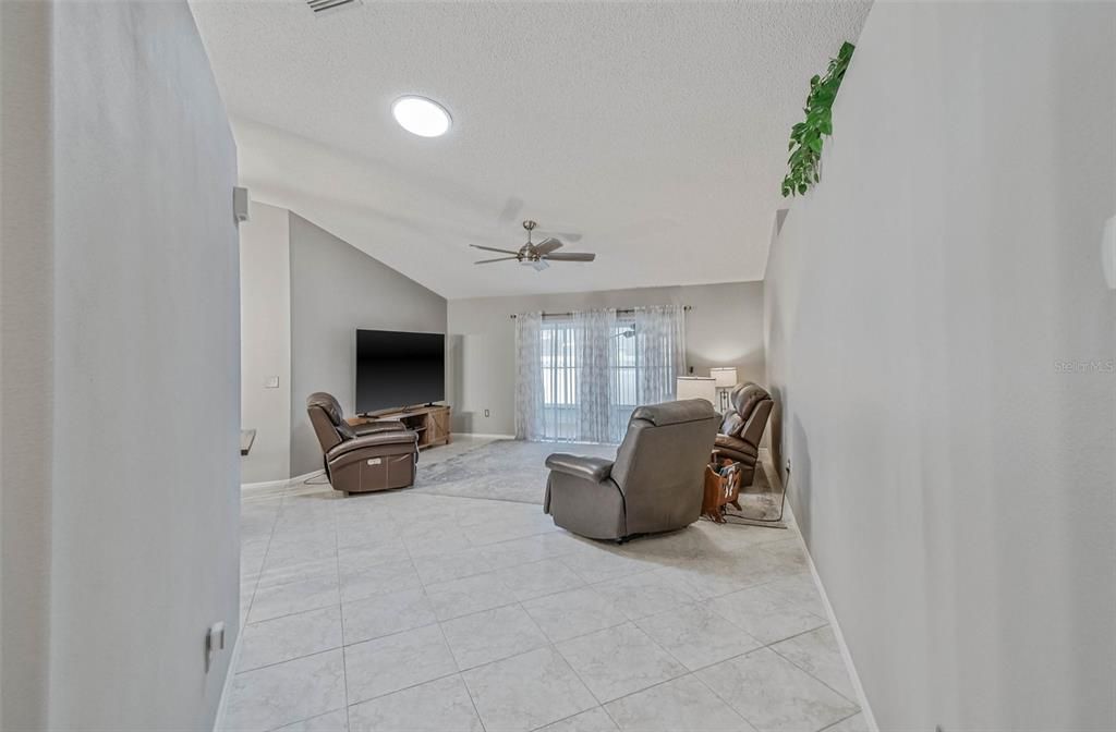 En Venta: $279,000 (3 camas, 2 baños, 1594 Pies cuadrados)