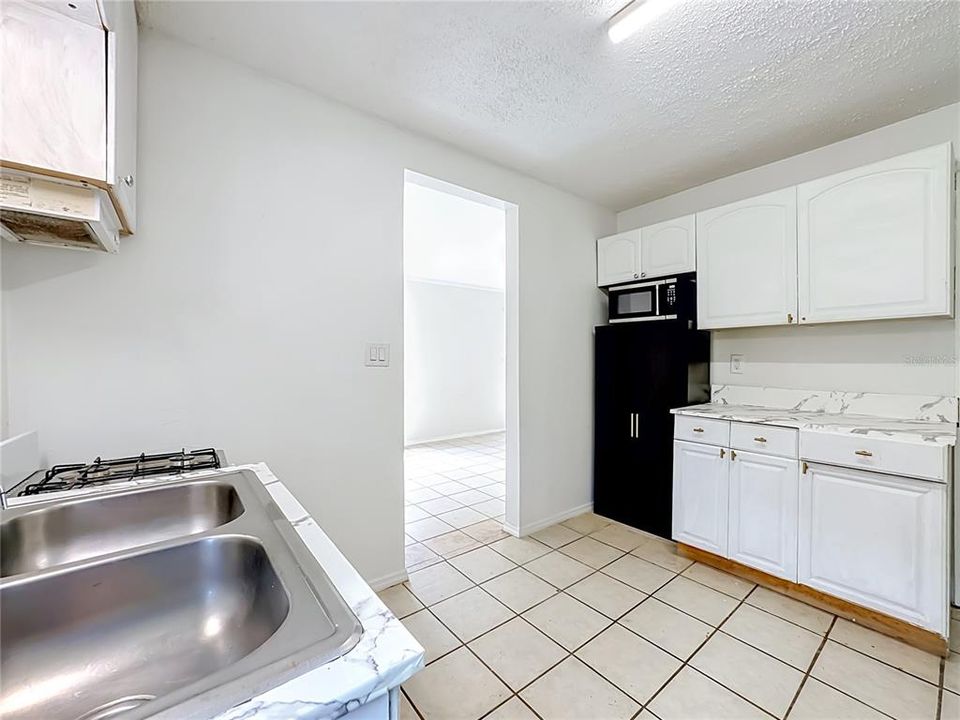 For Sale: $750,000 (7 beds, 0 baths, 3276 Square Feet)
