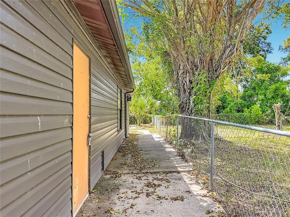 For Sale: $750,000 (7 beds, 0 baths, 3276 Square Feet)