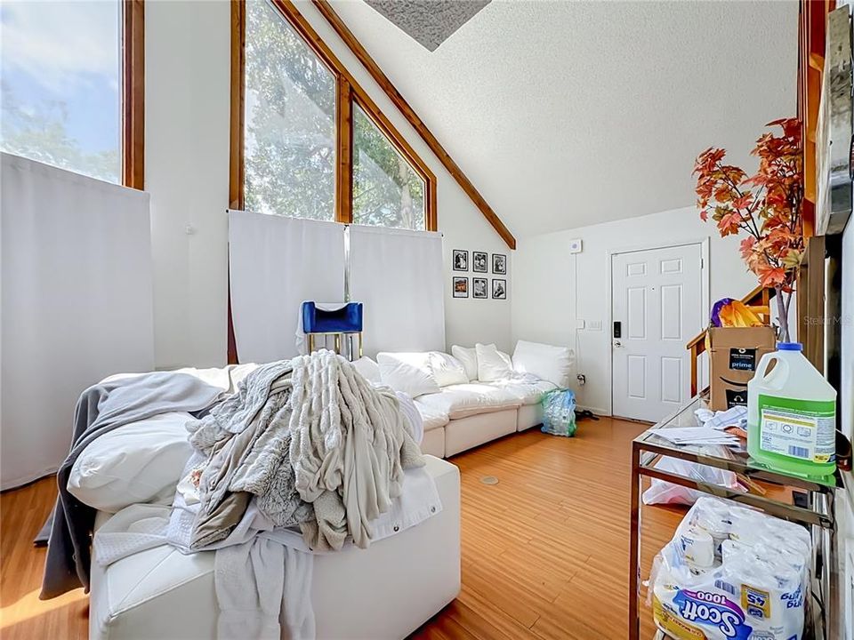 For Sale: $750,000 (7 beds, 0 baths, 3276 Square Feet)