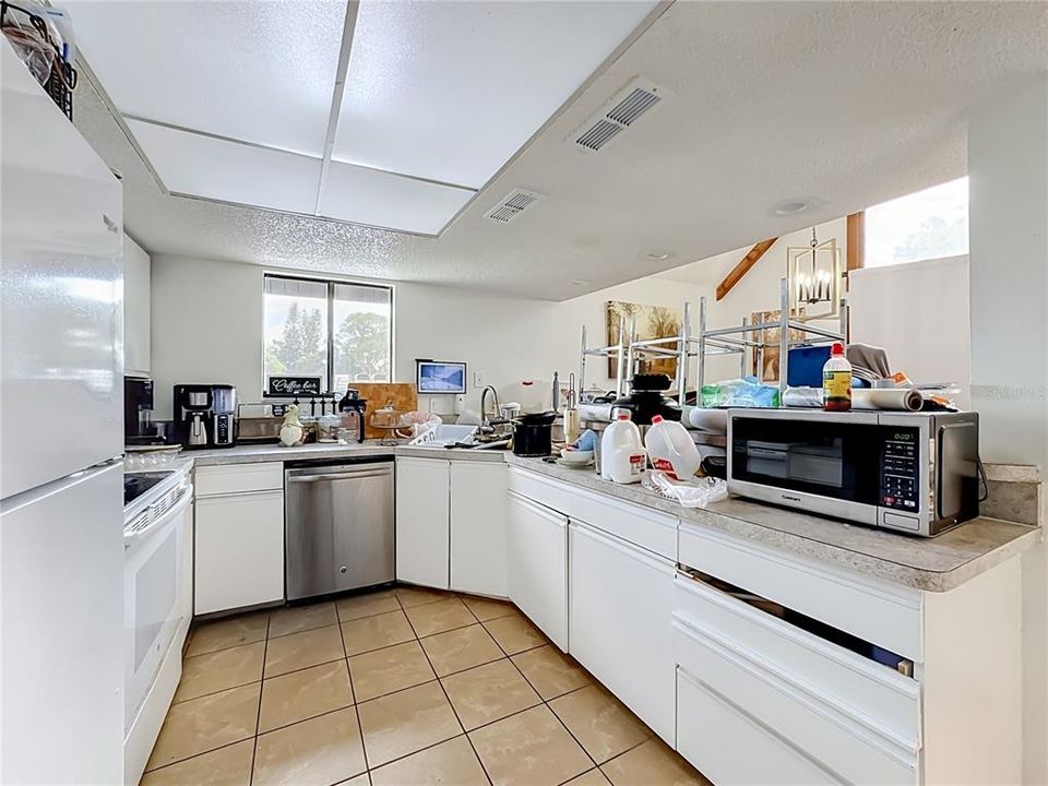 For Sale: $750,000 (7 beds, 0 baths, 3276 Square Feet)