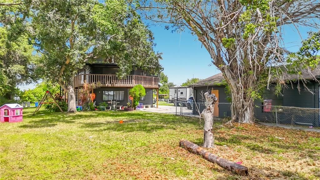 For Sale: $750,000 (7 beds, 0 baths, 3276 Square Feet)