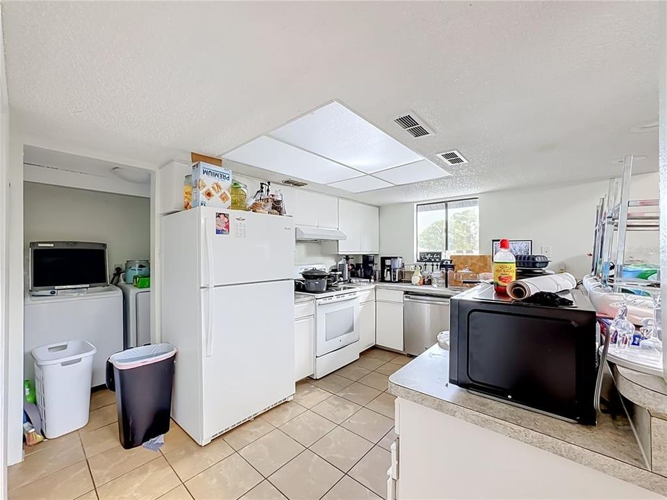 For Sale: $750,000 (7 beds, 0 baths, 3276 Square Feet)