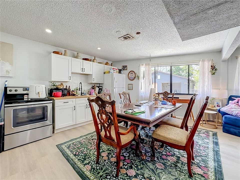 For Sale: $750,000 (7 beds, 0 baths, 3276 Square Feet)