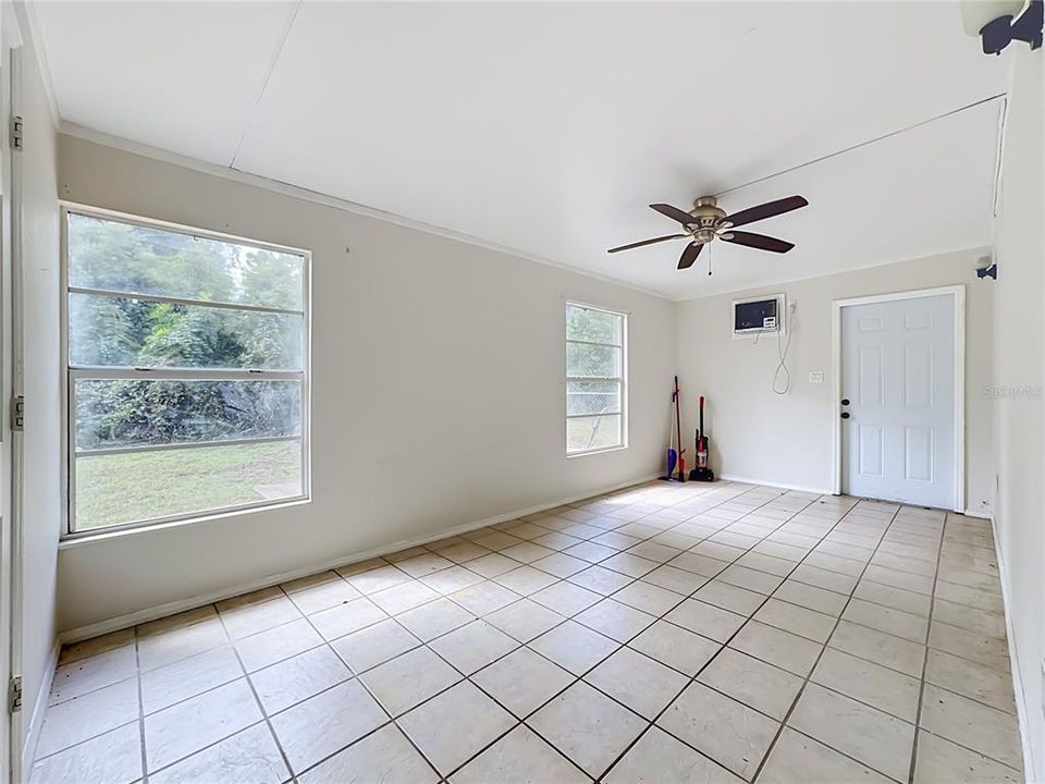 For Sale: $750,000 (7 beds, 0 baths, 3276 Square Feet)