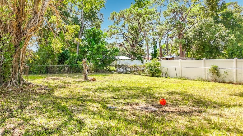 For Sale: $750,000 (7 beds, 0 baths, 3276 Square Feet)