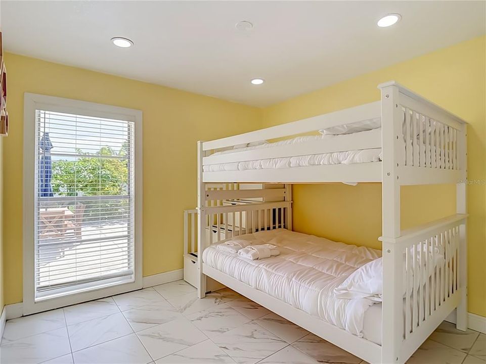 For Rent: $4,000 (3 beds, 2 baths, 1720 Square Feet)