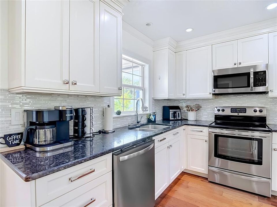 For Rent: $4,000 (3 beds, 2 baths, 1720 Square Feet)