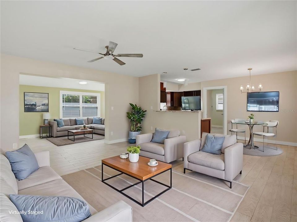 For Sale: $395,000 (2 beds, 1 baths, 1291 Square Feet)