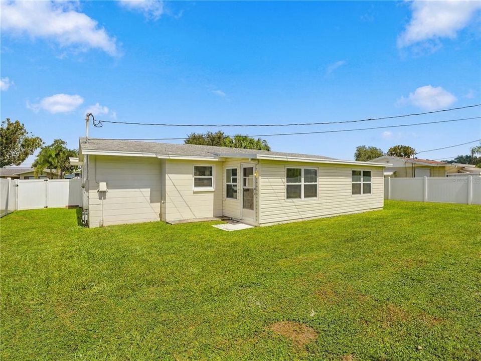 For Sale: $395,000 (2 beds, 1 baths, 1291 Square Feet)