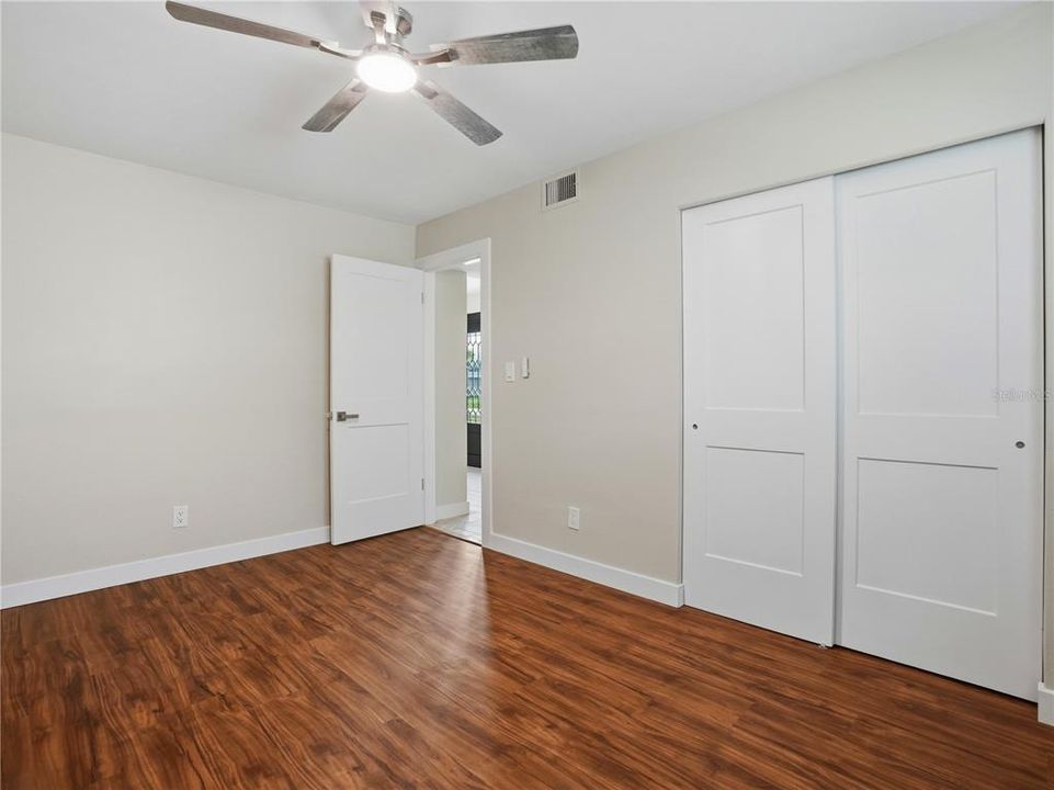 For Sale: $395,000 (2 beds, 1 baths, 1291 Square Feet)