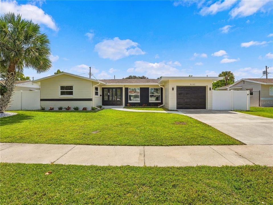 For Sale: $395,000 (2 beds, 1 baths, 1291 Square Feet)