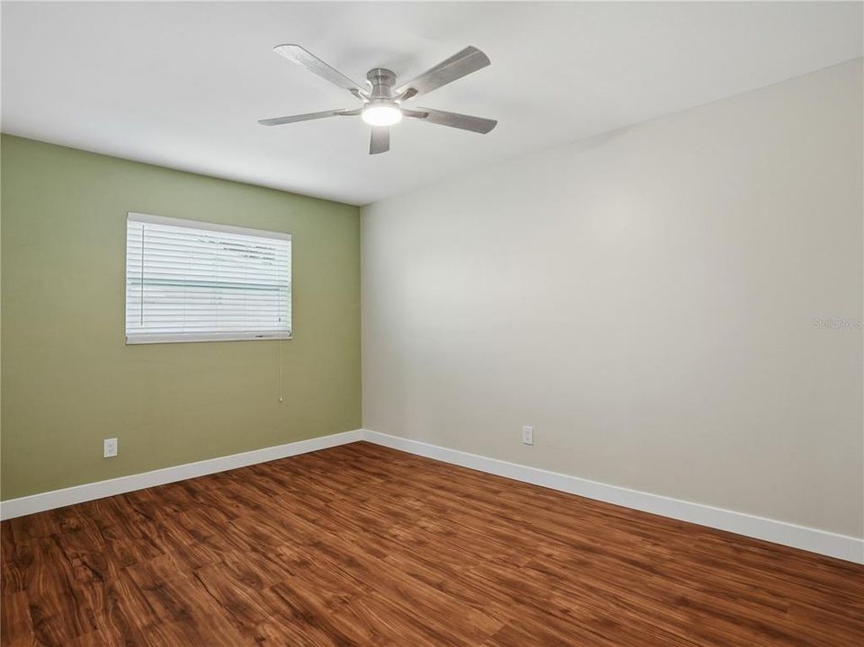 For Sale: $395,000 (2 beds, 1 baths, 1291 Square Feet)