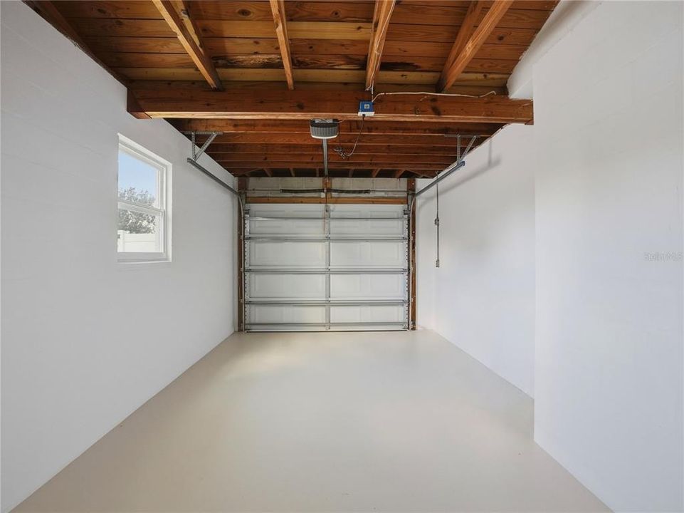 For Sale: $395,000 (2 beds, 1 baths, 1291 Square Feet)