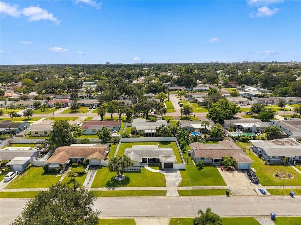 For Sale: $395,000 (2 beds, 1 baths, 1291 Square Feet)