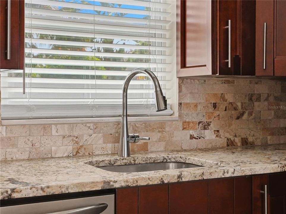 For Sale: $395,000 (2 beds, 1 baths, 1291 Square Feet)