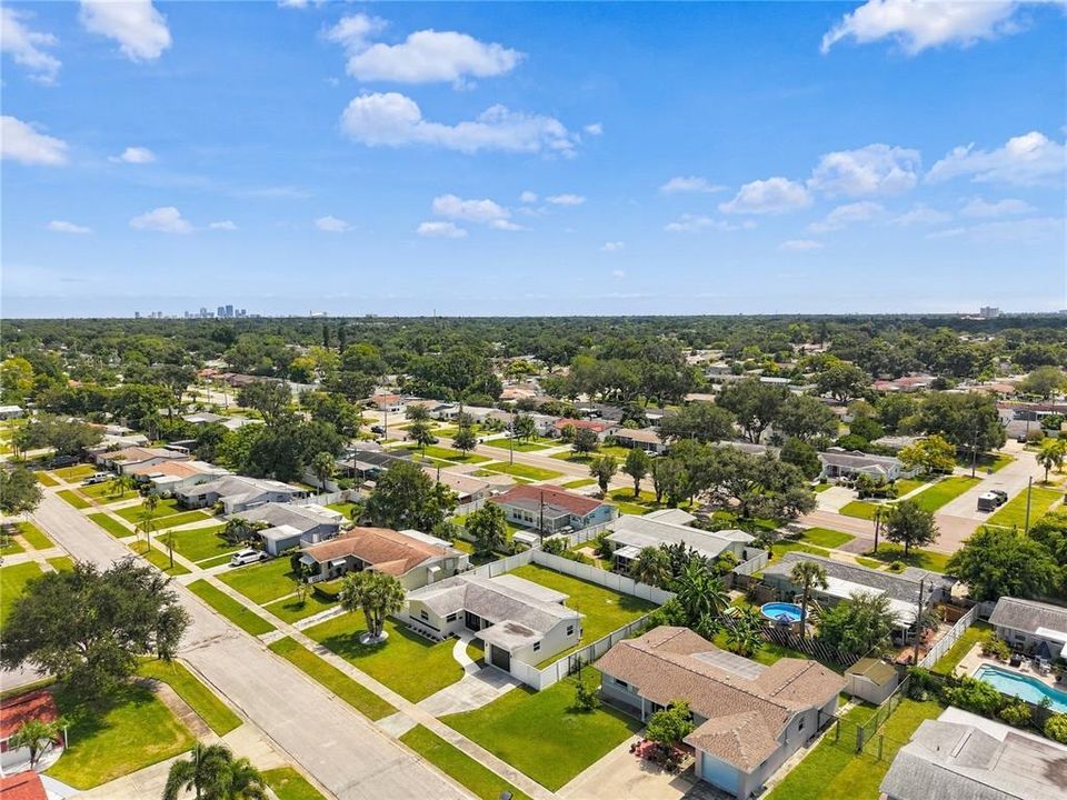 For Sale: $395,000 (2 beds, 1 baths, 1291 Square Feet)