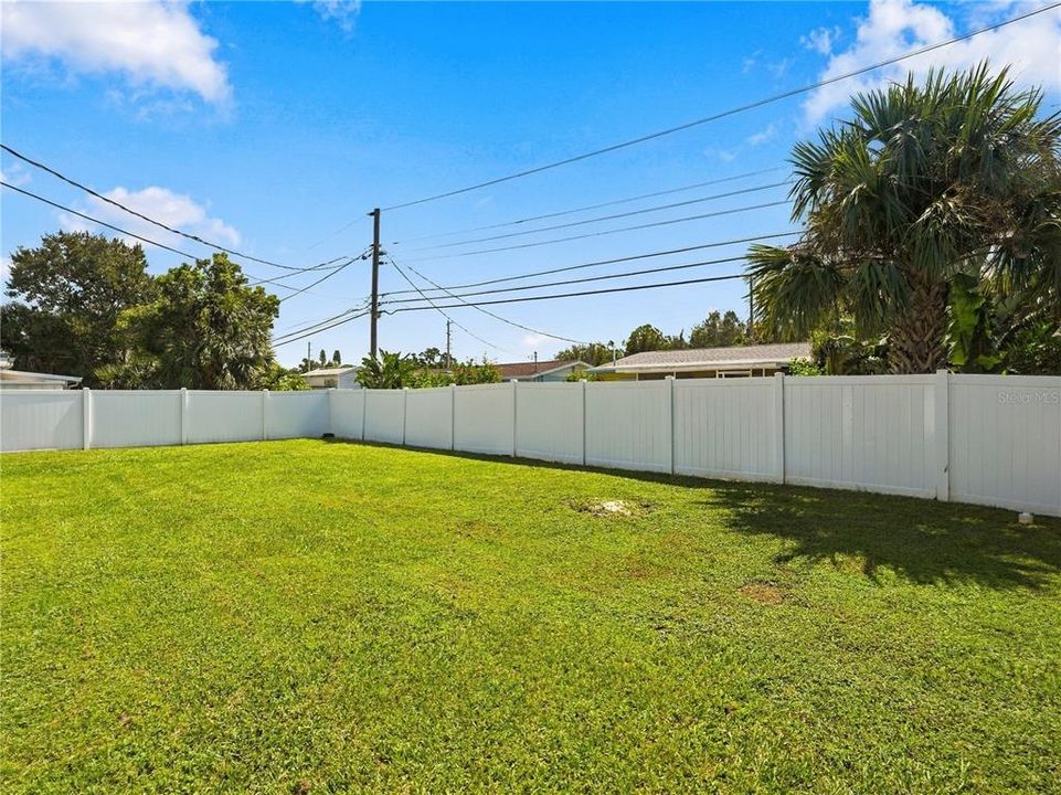For Sale: $395,000 (2 beds, 1 baths, 1291 Square Feet)