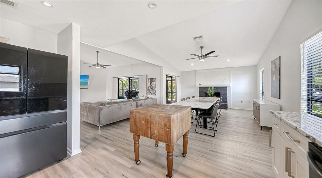 Active With Contract: $475,000 (3 beds, 2 baths, 1779 Square Feet)