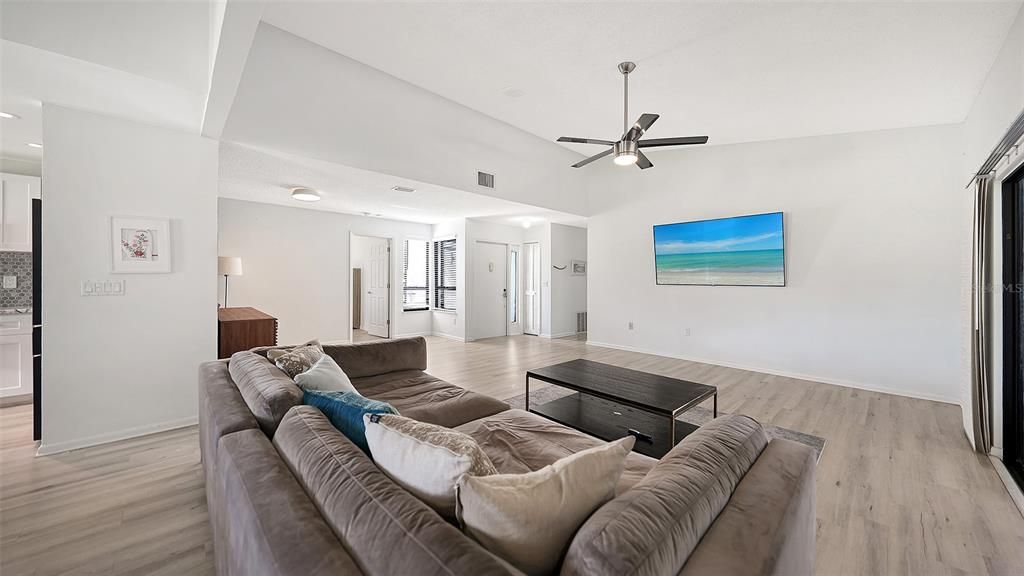 Active With Contract: $475,000 (3 beds, 2 baths, 1779 Square Feet)