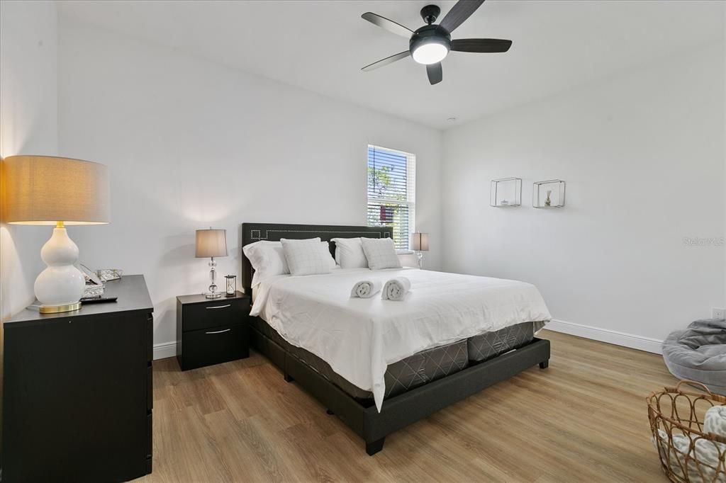 En Venta: $365,000 (4 camas, 2 baños, 1636 Pies cuadrados)