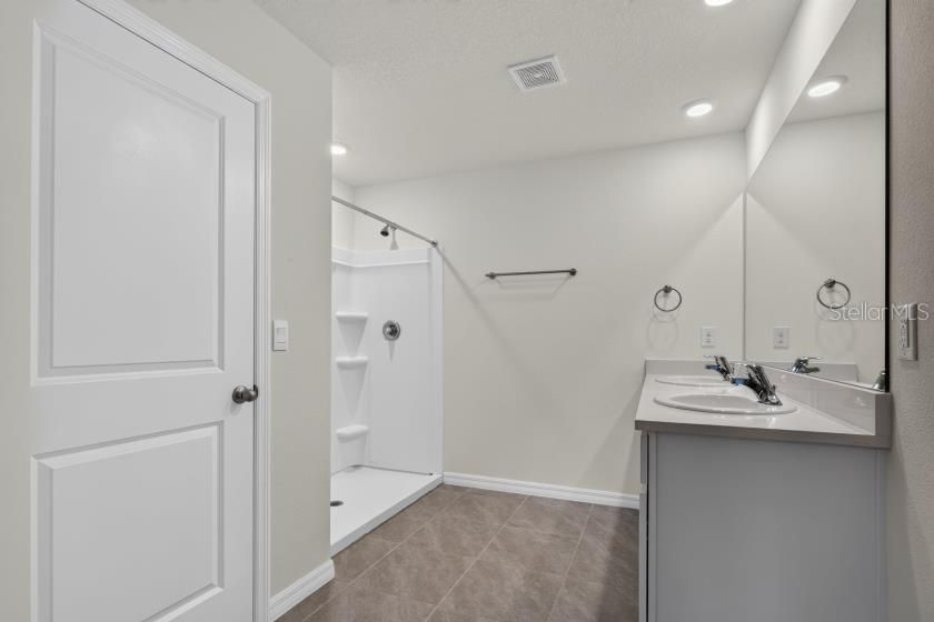 For Sale: $310,000 (3 beds, 2 baths, 1615 Square Feet)