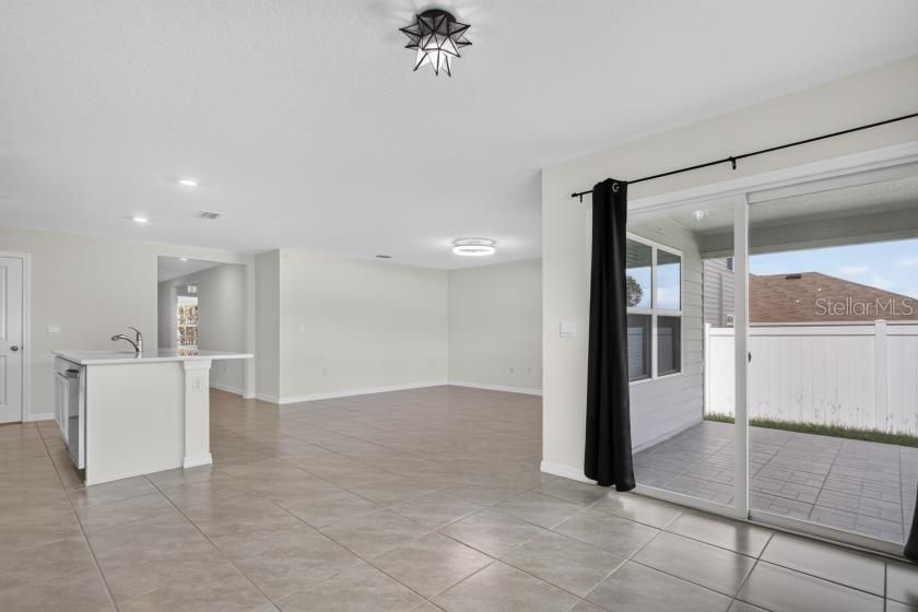 For Sale: $310,000 (3 beds, 2 baths, 1615 Square Feet)