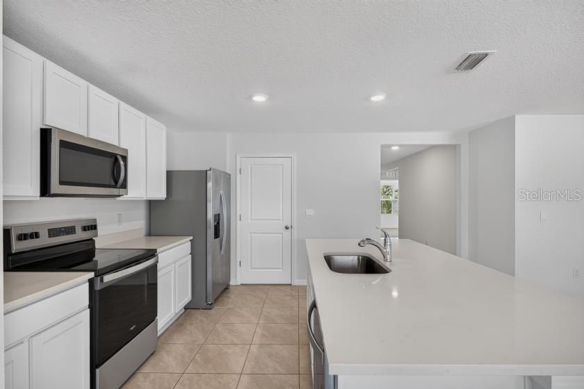 For Sale: $310,000 (3 beds, 2 baths, 1615 Square Feet)