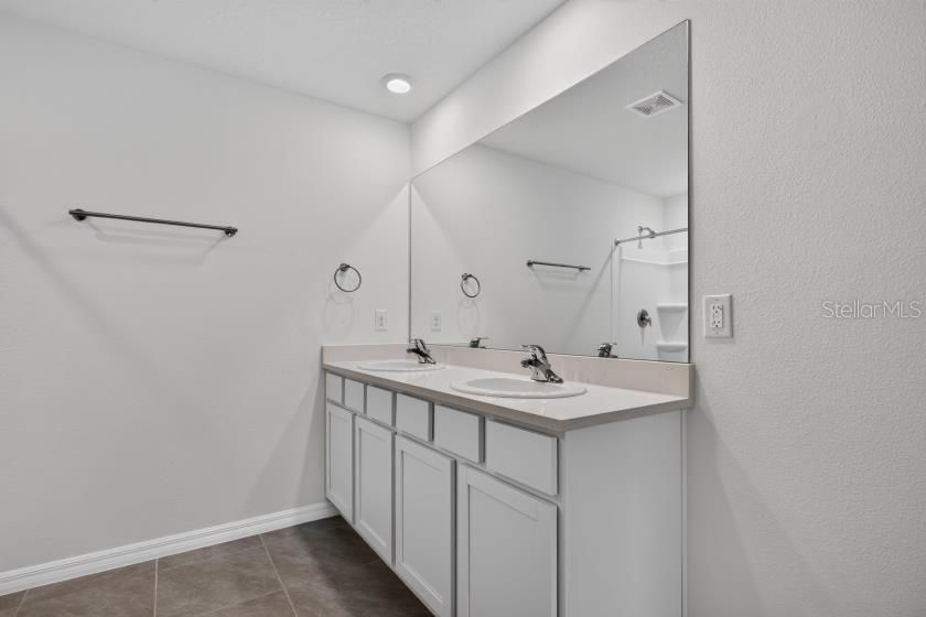 For Sale: $310,000 (3 beds, 2 baths, 1615 Square Feet)