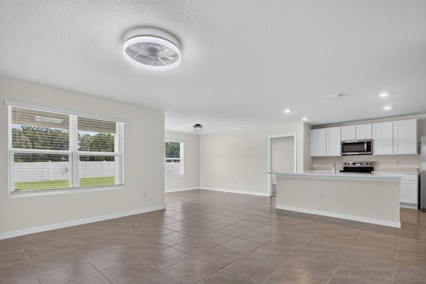 For Sale: $310,000 (3 beds, 2 baths, 1615 Square Feet)