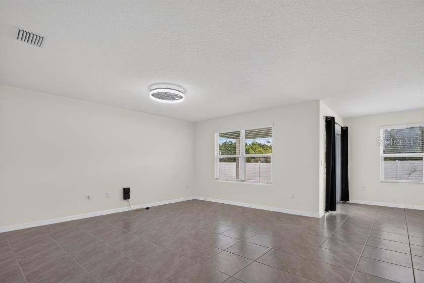 For Sale: $310,000 (3 beds, 2 baths, 1615 Square Feet)