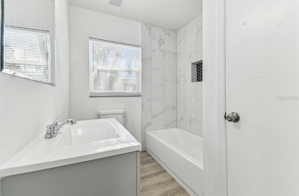 На продажу: $299,900 (3 спален, 2 ванн, 1152 Квадратных фут)