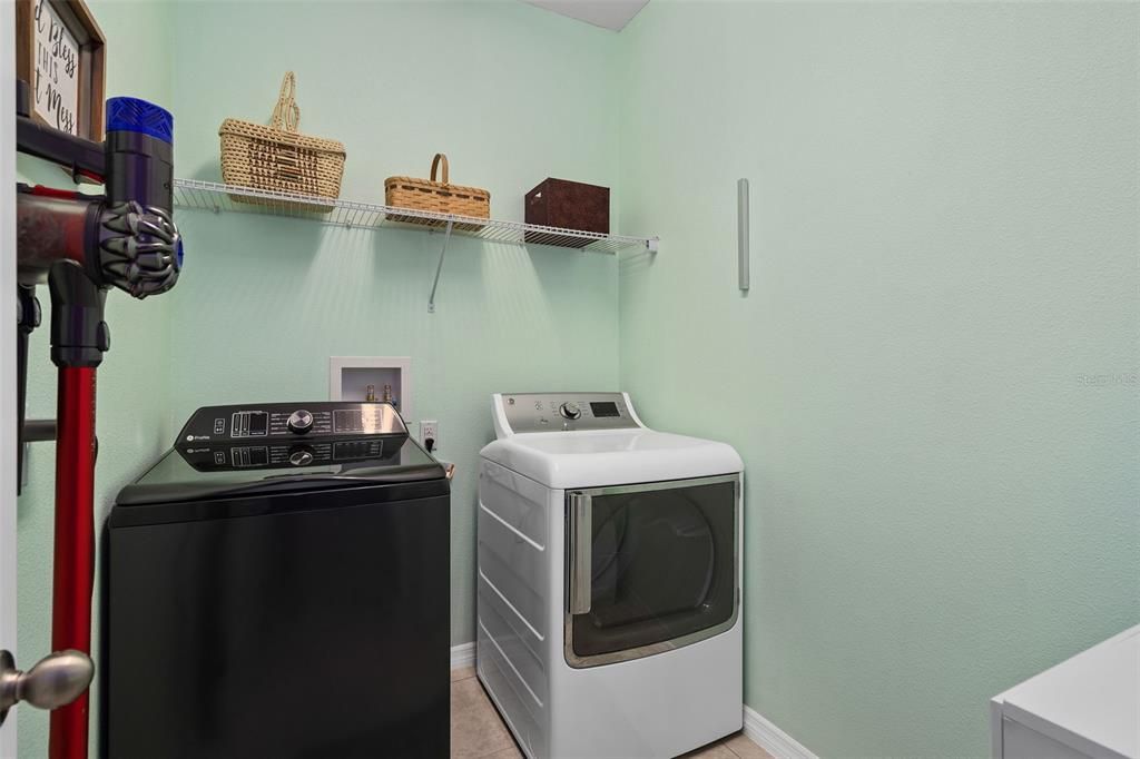 На продажу: $499,900 (4 спален, 2 ванн, 2065 Квадратных фут)