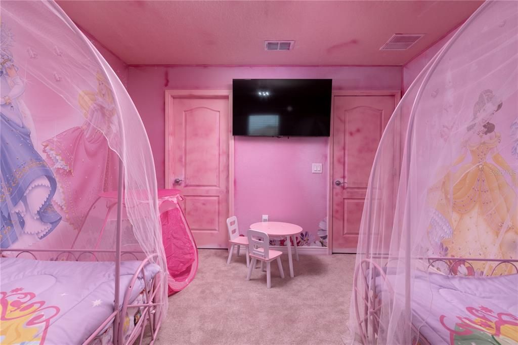 В аренду: $3,700 (7 спален, 5 ванн, 3281 Квадратных фут)