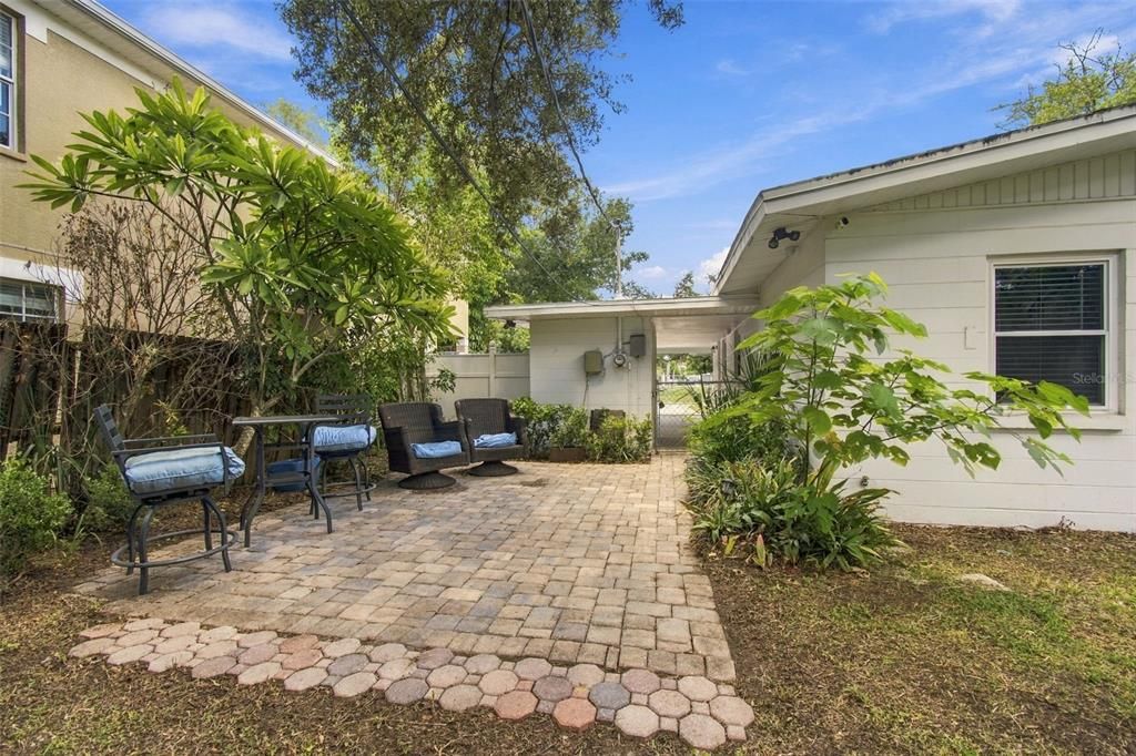 For Sale: $420,000 (2 beds, 2 baths, 1014 Square Feet)
