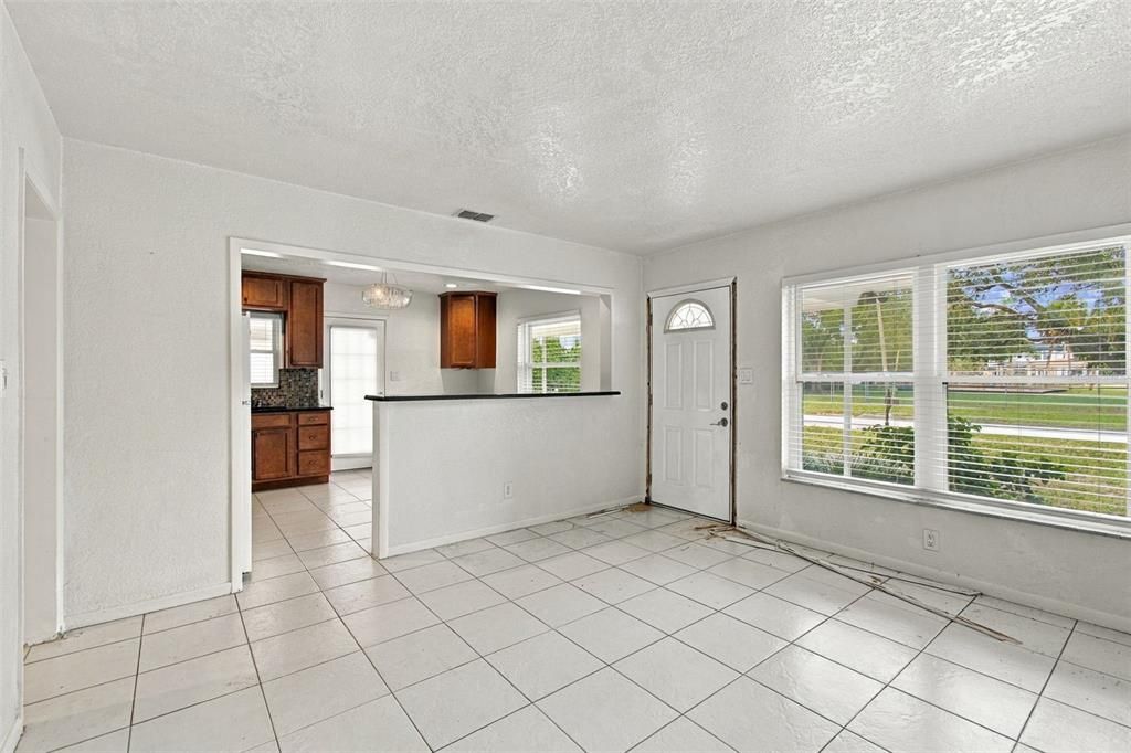For Sale: $420,000 (2 beds, 2 baths, 1014 Square Feet)