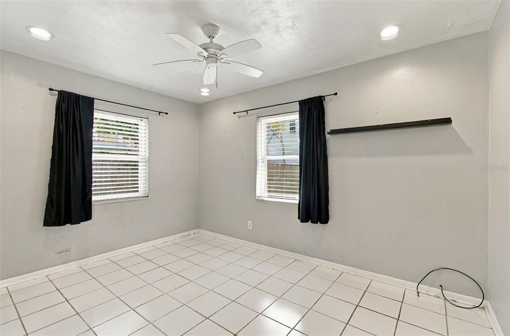 For Sale: $420,000 (2 beds, 2 baths, 1014 Square Feet)