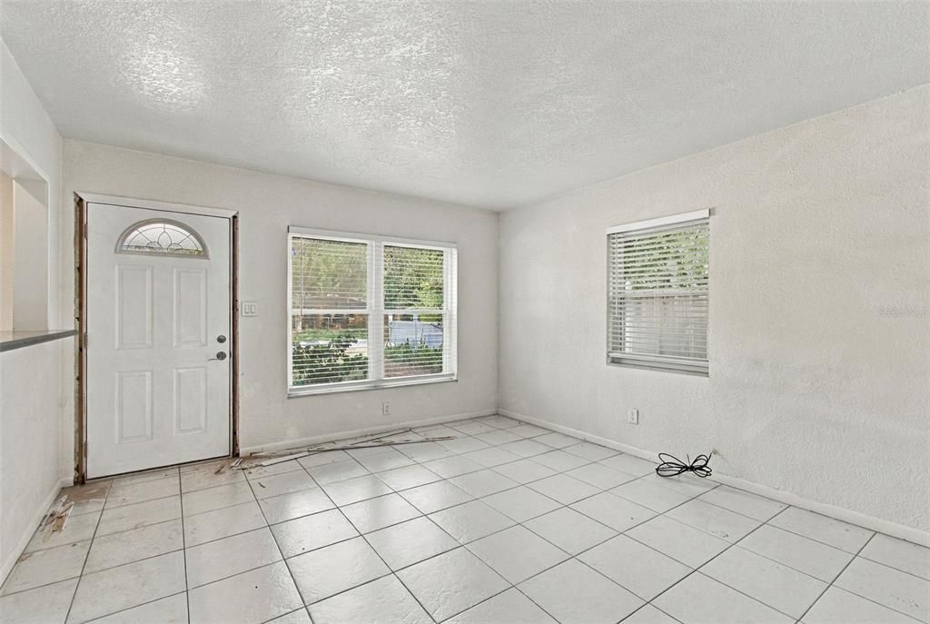 For Sale: $420,000 (2 beds, 2 baths, 1014 Square Feet)
