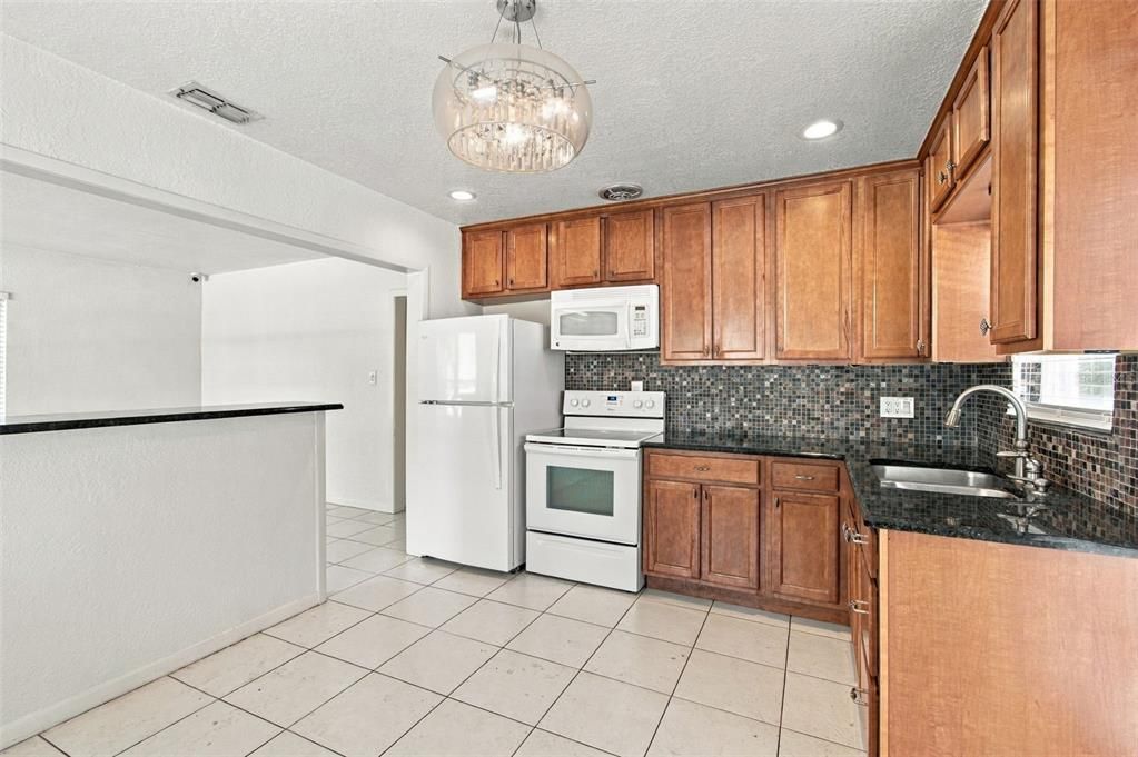For Sale: $420,000 (2 beds, 2 baths, 1014 Square Feet)