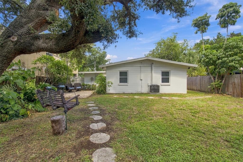 For Sale: $420,000 (2 beds, 2 baths, 1014 Square Feet)