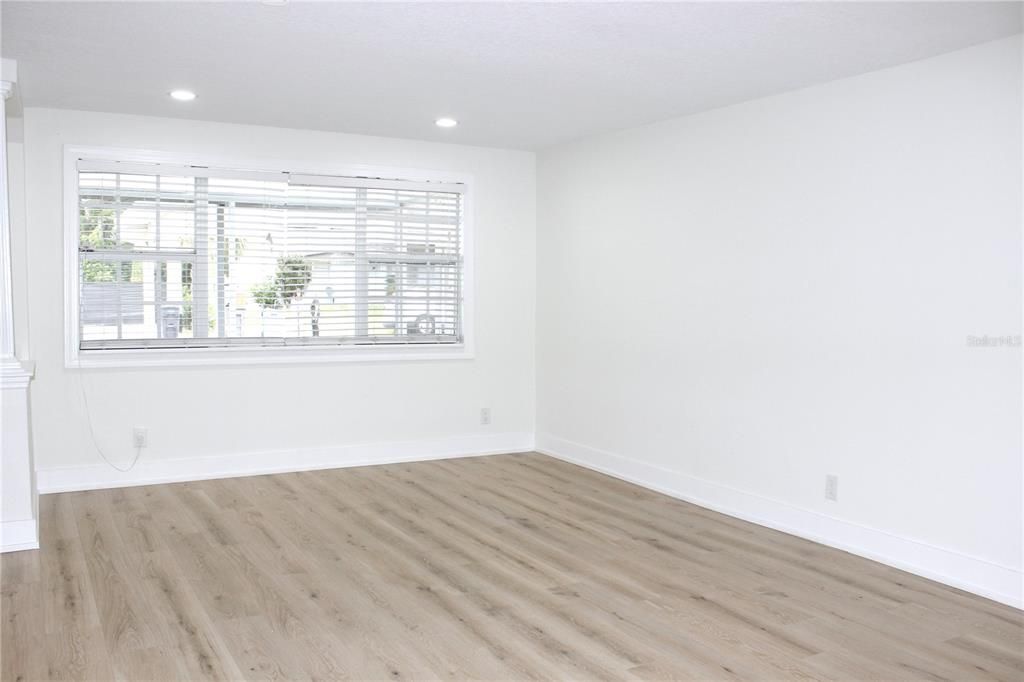 En Venta: $479,900 (3 camas, 2 baños, 1681 Pies cuadrados)