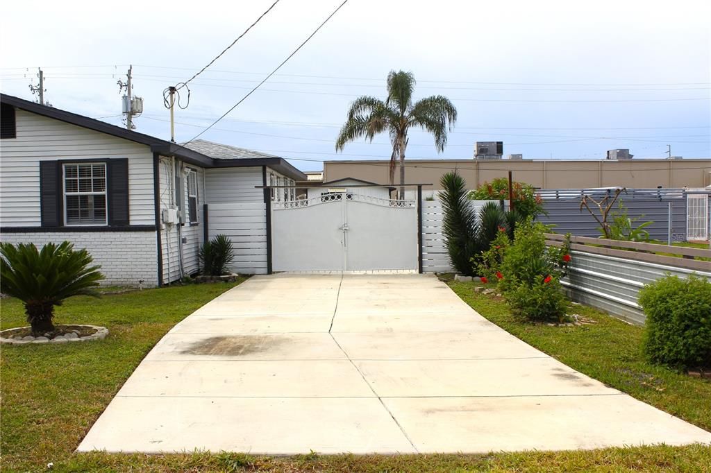 En Venta: $479,900 (3 camas, 2 baños, 1681 Pies cuadrados)