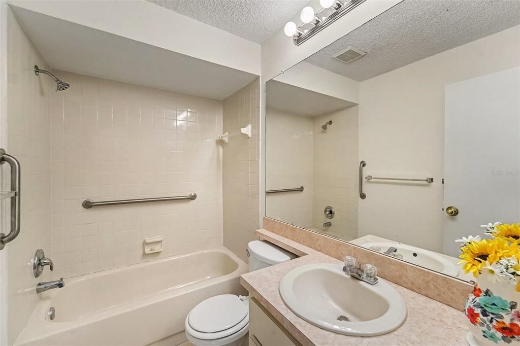 En Venta: $129,000 (2 camas, 2 baños, 1079 Pies cuadrados)