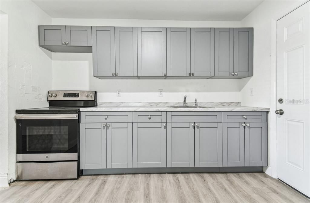 For Rent: $2,000 (3 beds, 2 baths, 1152 Square Feet)