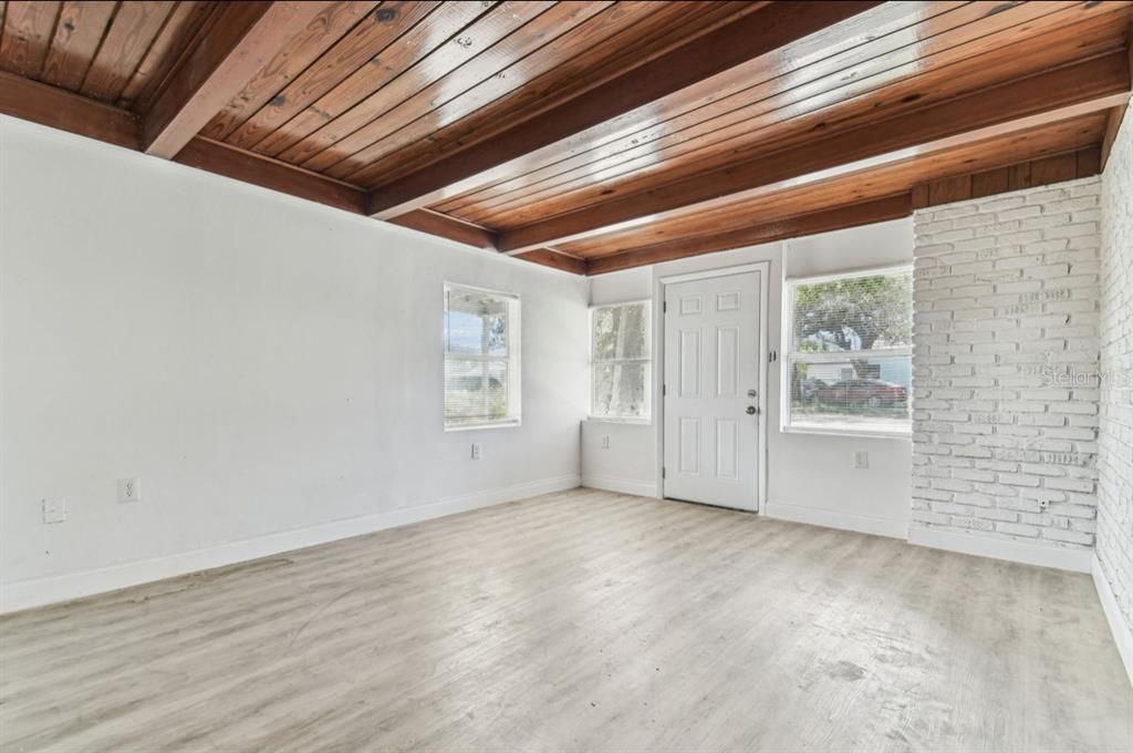 For Rent: $2,000 (3 beds, 2 baths, 1152 Square Feet)