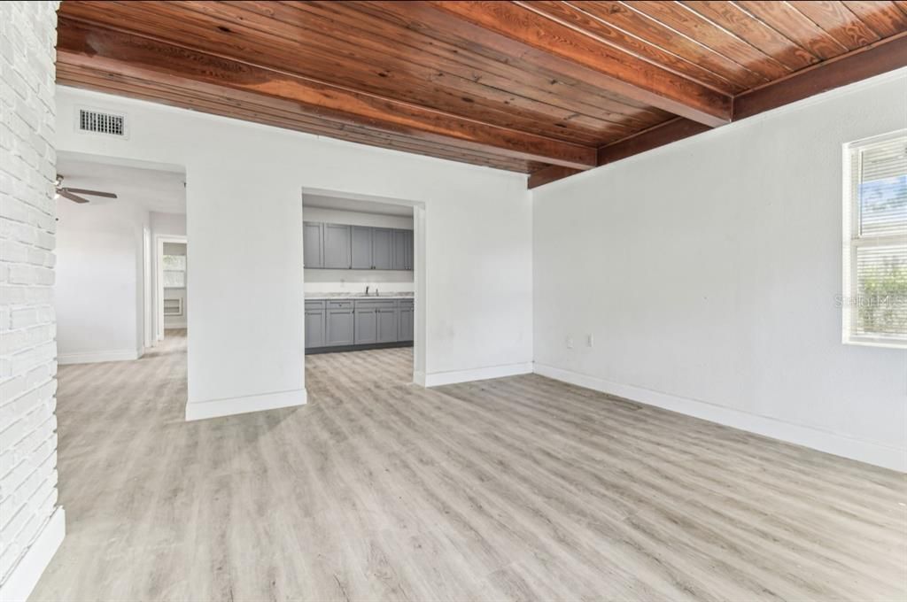 For Rent: $2,000 (3 beds, 2 baths, 1152 Square Feet)
