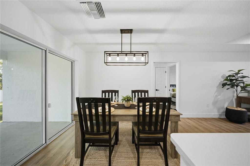 For Sale: $305,000 (3 beds, 2 baths, 1606 Square Feet)