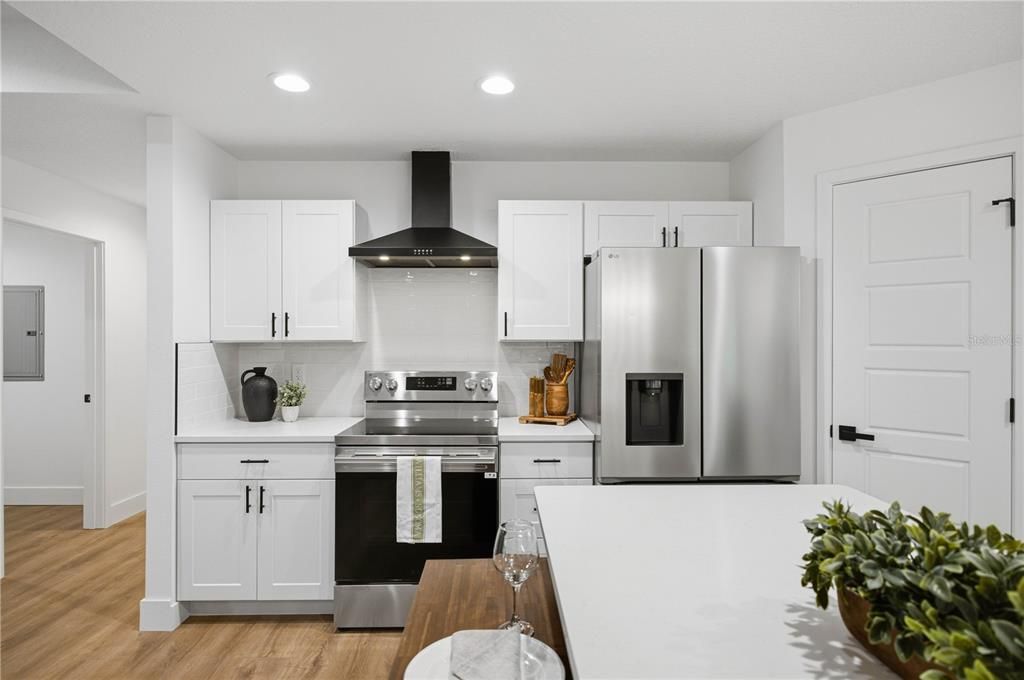 For Sale: $305,000 (3 beds, 2 baths, 1606 Square Feet)