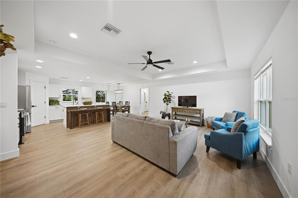 For Sale: $305,000 (3 beds, 2 baths, 1606 Square Feet)