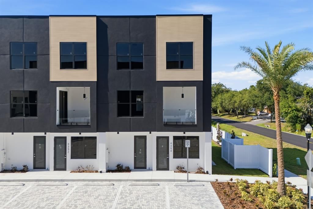 En Venta: $650,000 (4 camas, 3 baños, 2650 Pies cuadrados)